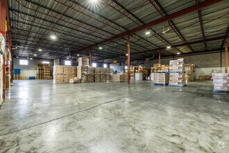 825 Rue Tecumseh, Dollard-des-Ormeaux, QC for lease Interior Photo- Image 2 of 6