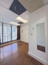 17395 N Bay Rd, Sunny Isles Beach, FL for lease Interior Photo- Image 1 of 7
