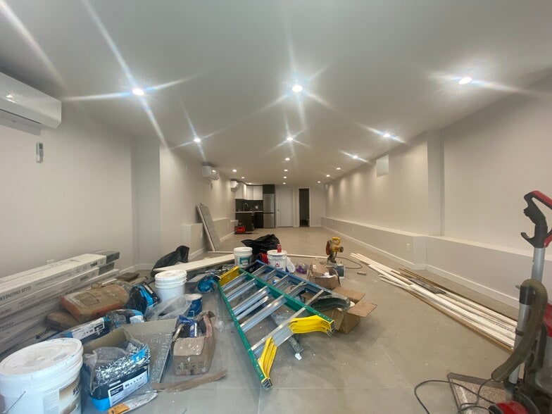 160 20th St, Brooklyn, NY for lease - Interior Photo - Image 2 of 7