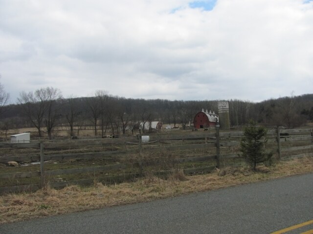 52 Cemetery Rd, Great Meadows, NJ à vendre - Photo du bâtiment - Image 2 de 2
