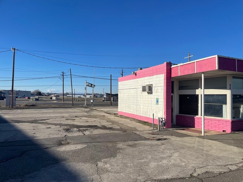 918 W Wine Country Rd, Grandview, WA for sale - Building Photo - Image 3 of 8