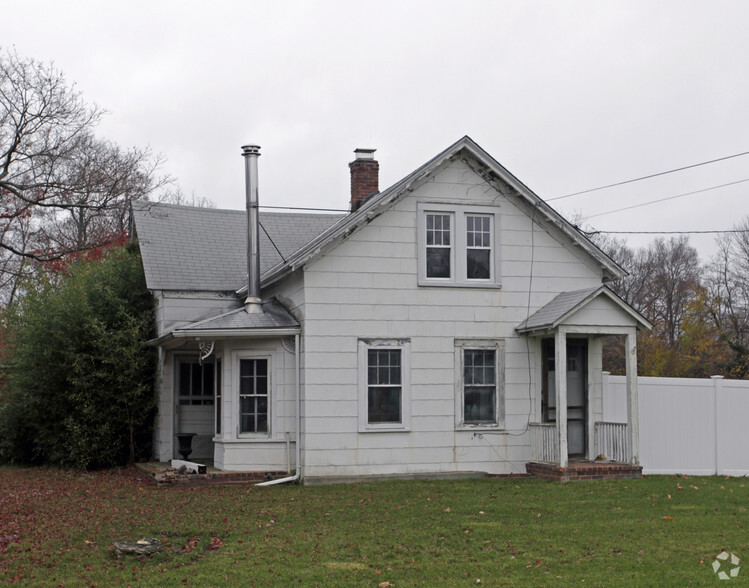 549 N Country Rd, Saint James, NY for sale - Primary Photo - Image 1 of 2