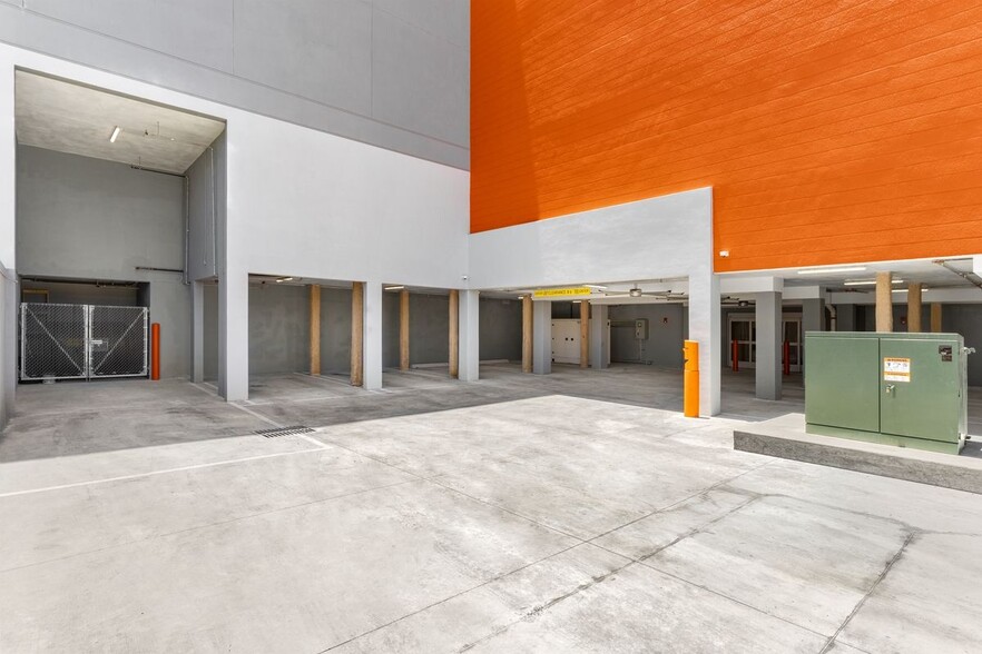 650-660 NW 30th St, Miami, FL for lease - Building Photo - Image 2 of 10