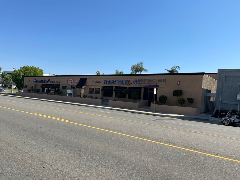 2920 F St, Bakersfield, CA à louer - Photo du bâtiment - Image 2 de 5