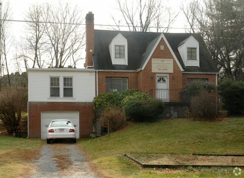 4248 Old Cave Spring Rd, Roanoke, VA à vendre - Photo principale - Image 1 de 1