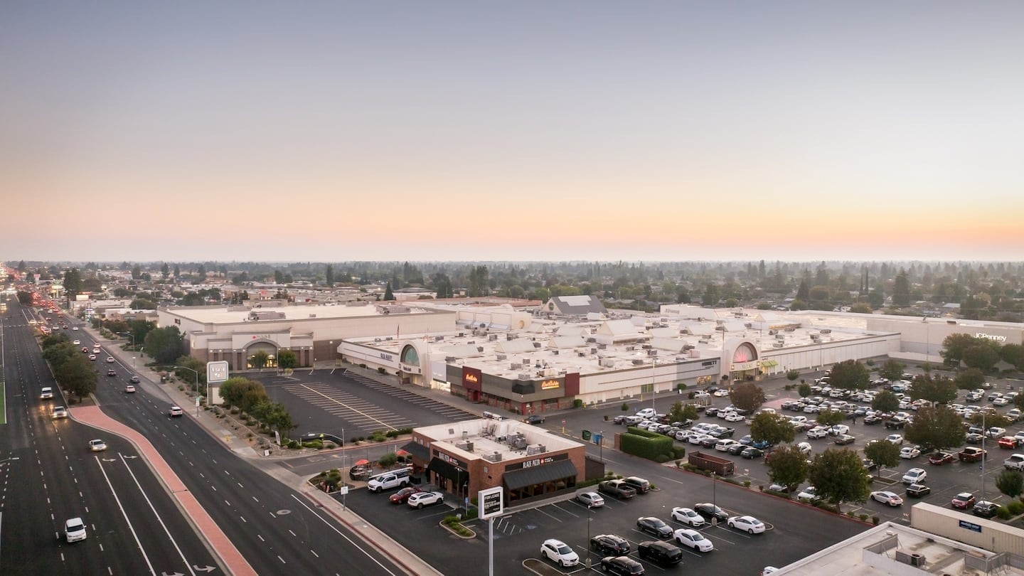 2031 S Mooney Blvd, Visalia, CA for lease Building Photo- Image 1 of 31