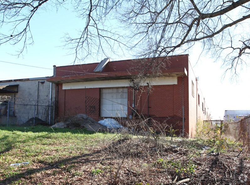 2517 Lucena Ave, Charlotte, NC à louer - Photo du bâtiment - Image 2 de 24