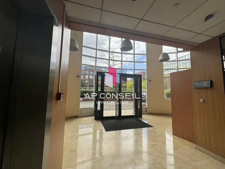 Bureau dans Meudon à louer - Hall d’entrée - Image 3 de 7