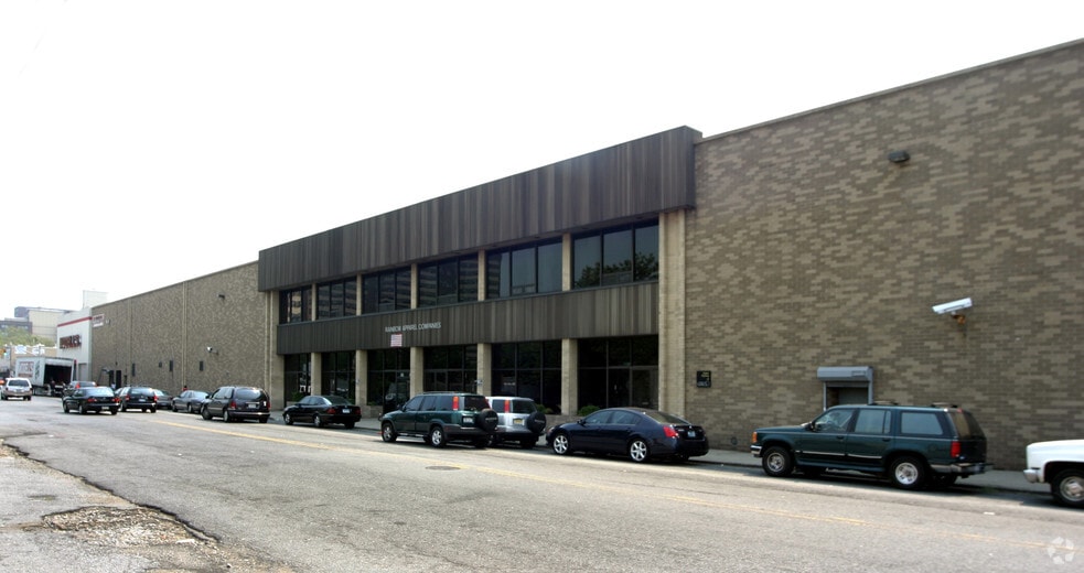 922 Pennsylvania Ave, Brooklyn, NY for lease - Building Photo - Image 3 of 7