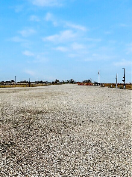 22014 State Highway 35 S, Palacios, TX à vendre - Photo du bâtiment - Image 3 de 7