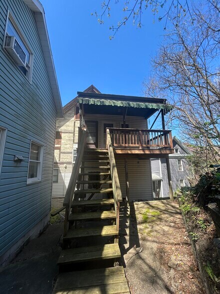 409 4th St, Monongahela, PA à vendre - Photo du bâtiment - Image 3 de 17