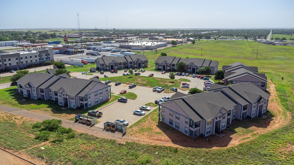 300 Madison Ave, Childress, TX for sale - Building Photo - Image 3 of 42