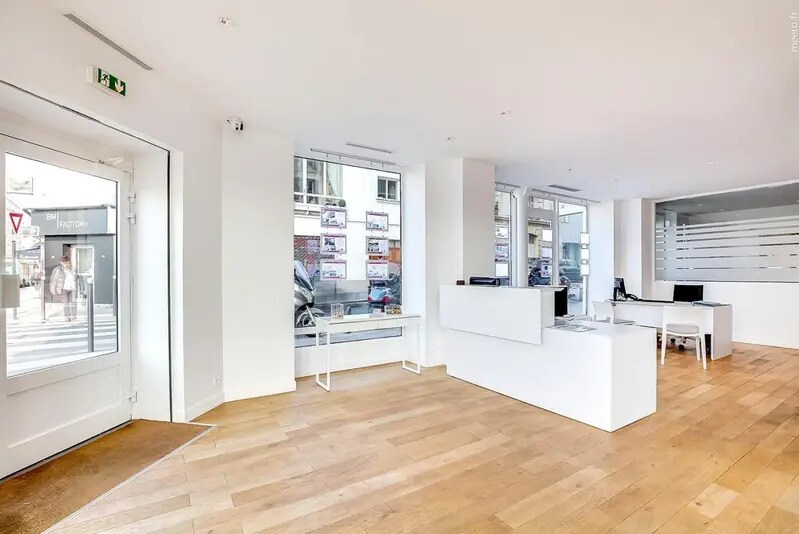 Immeuble residentiel dans Paris à vendre - Photo intérieure - Image 3 de 8