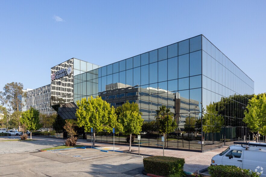 200 Continental Blvd, El Segundo, CA à louer - Photo du bâtiment - Image 2 de 4