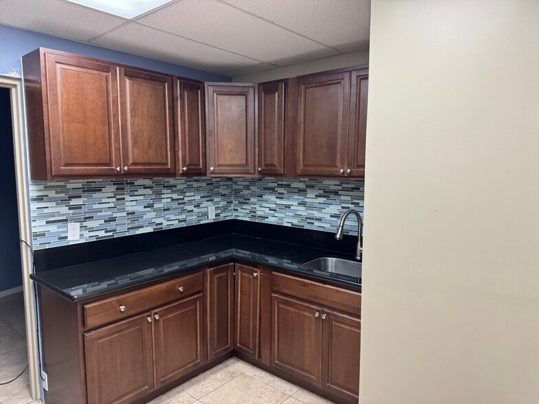 725 Main St, Chula Vista, CA à louer - Photo du bâtiment - Image 3 de 11