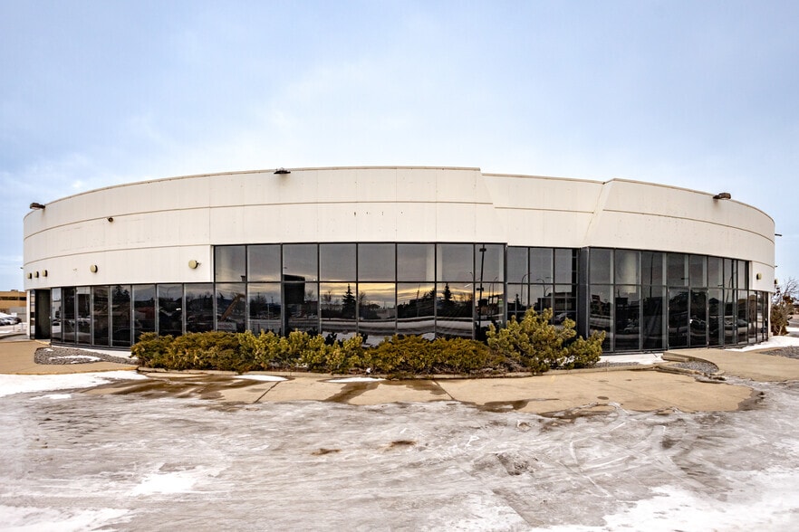 17250 Stony Plain Rd, Edmonton, AB à louer - Photo principale - Image 1 de 13