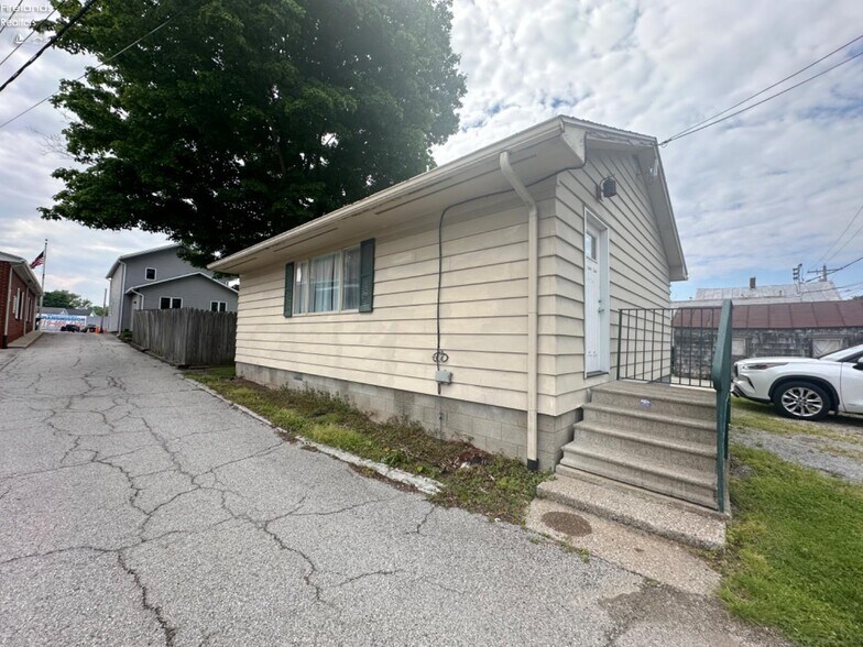 9 Herrick Aly, Monroeville, OH à vendre - Photo du bâtiment - Image 3 de 29