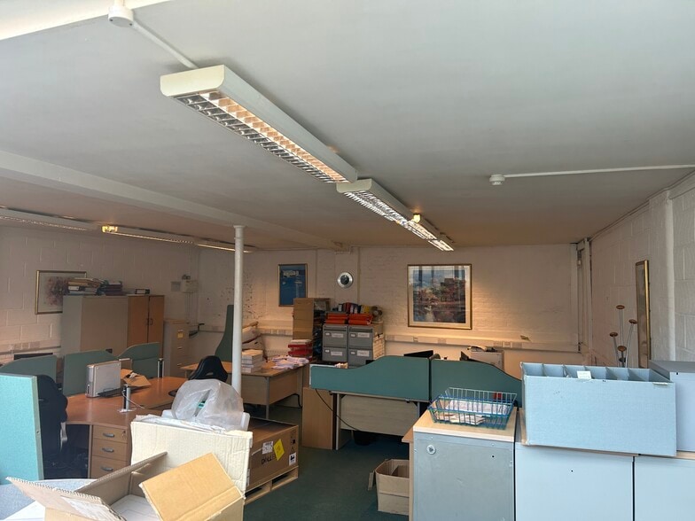 67 Westow St, London for lease - Building Photo - Image 2 of 3