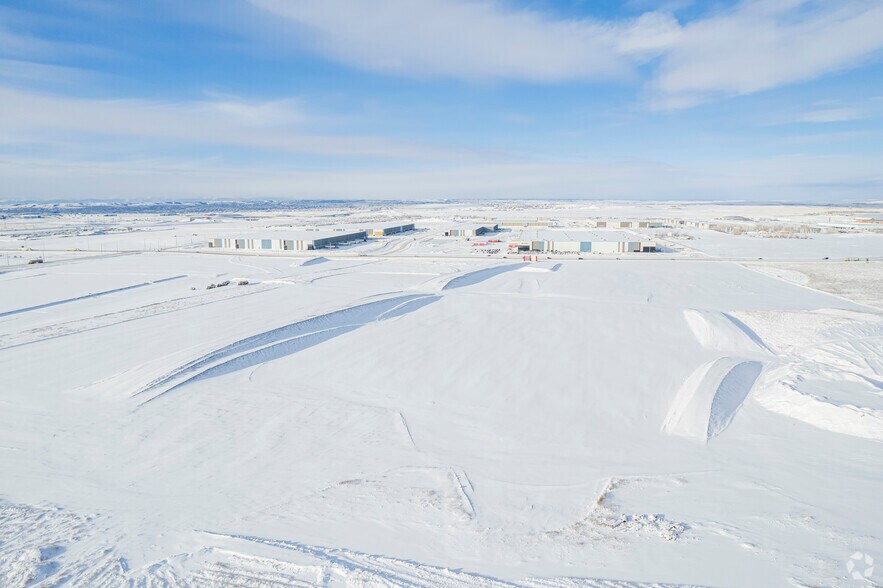 1 Nose Creek Blvd, Calgary, AB à louer - Photo principale - Image 2 de 5
