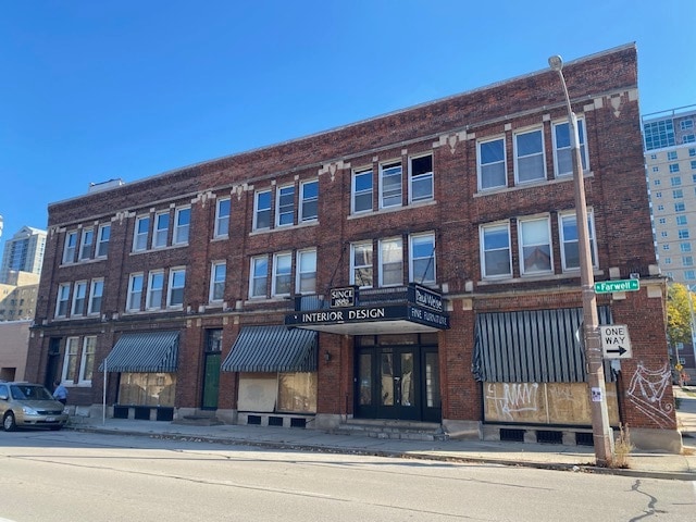 1534 N Farwell Ave, Milwaukee, WI for sale - Building Photo - Image 2 of 9