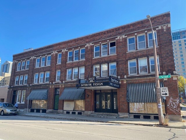 1534 N Farwell Ave, Milwaukee, WI à vendre - Photo du bâtiment - Image 2 de 9