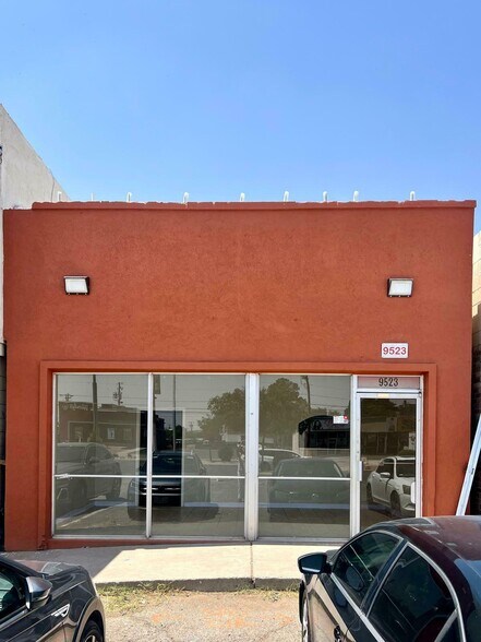 9523 Dyer St, El Paso, TX à louer - Photo du bâtiment - Image 1 de 6