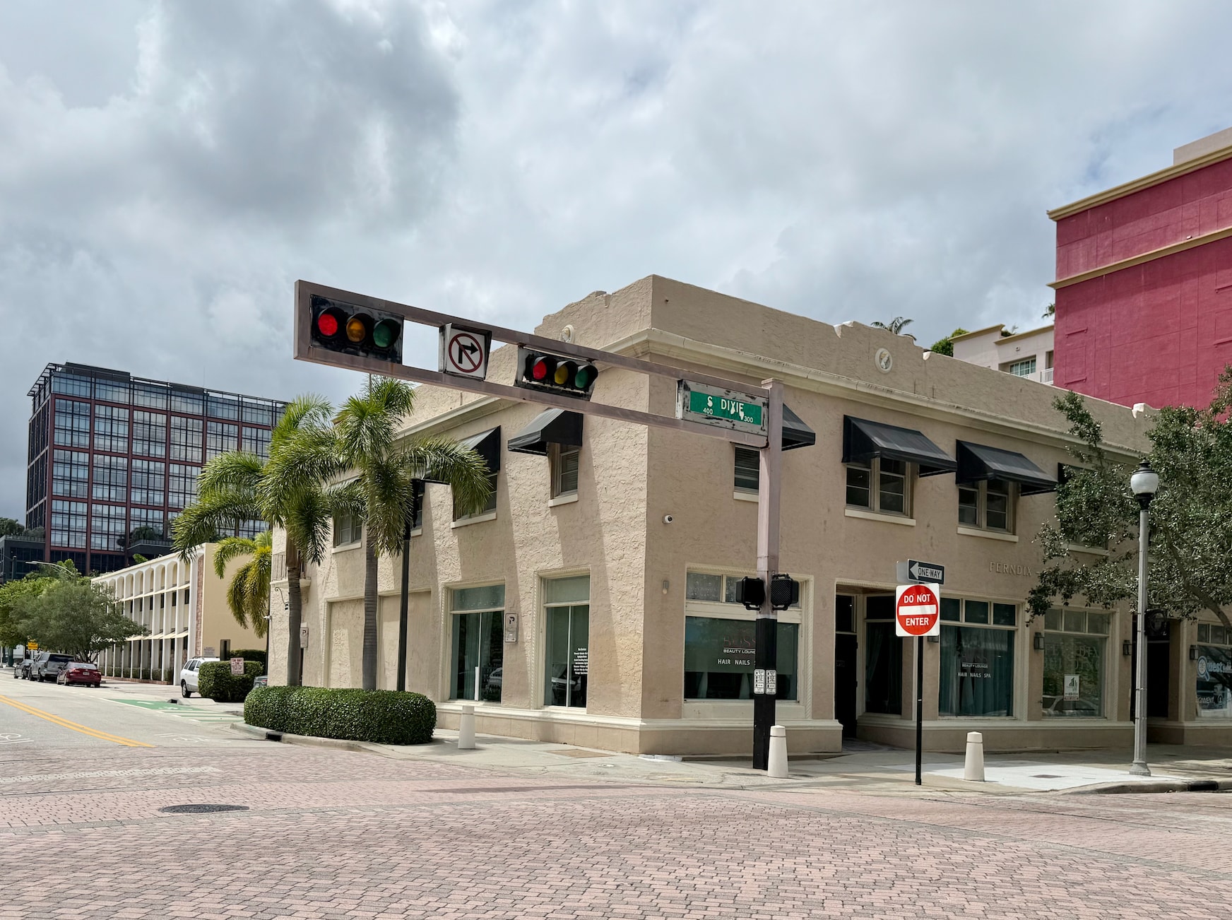 321-325 S Dixie Hwy, West Palm Beach, FL à louer Photo du bâtiment- Image 1 de 3