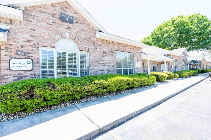 13500 Sutton Park Dr S, Jacksonville, FL à louer - Photo du bâtiment - Image 2 de 8