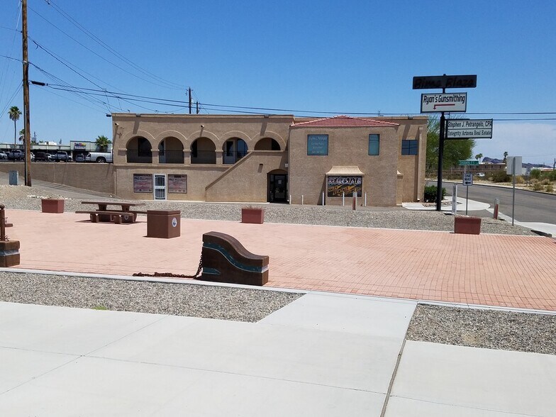 2035 Swanson Ave, Lake Havasu City, AZ à louer - Photo du bâtiment - Image 3 de 10