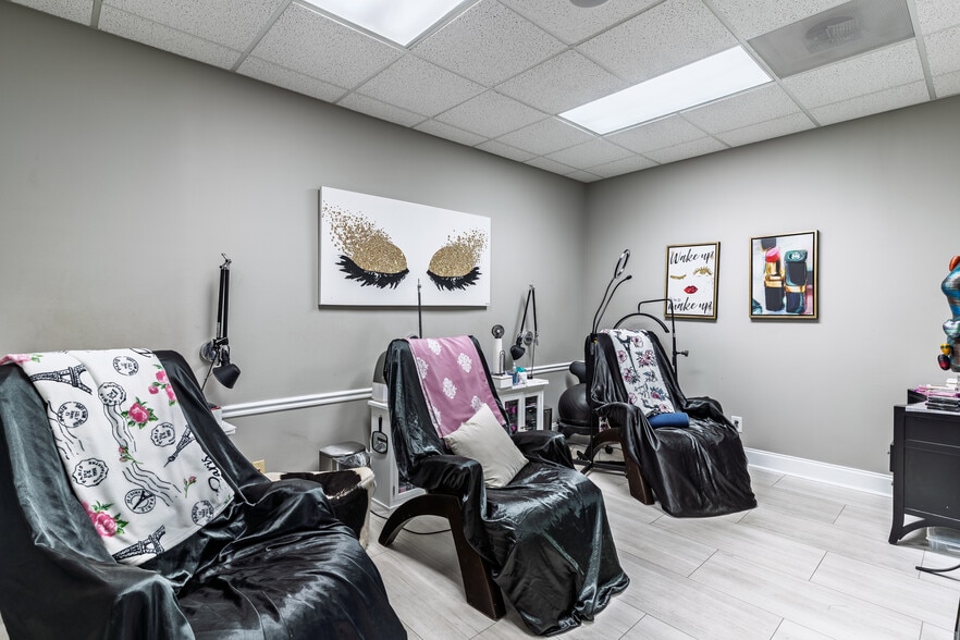 6160 Peachtree Dunwoody Rd NE, Atlanta, GA for sale - Building Photo - Image 3 of 14