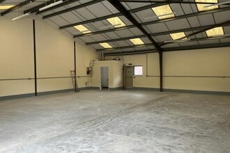 Rownest Wood Ln, Winchester for lease Interior Photo- Image 2 of 2