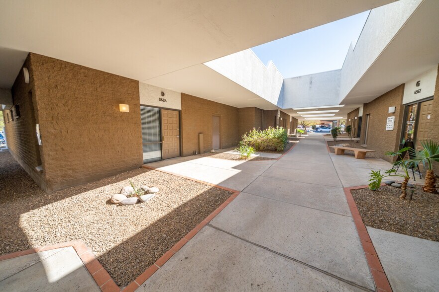 6502-6564 E Carondelet Dr, Tucson, AZ à louer - Photo du bâtiment - Image 3 de 18
