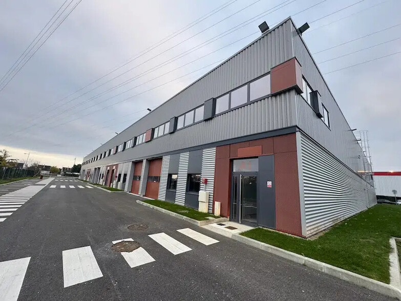 Flex in Corbeil-Essonnes for lease - Building Photo - Image 1 of 3