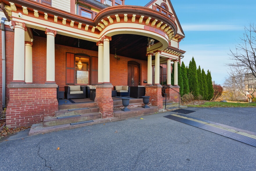 270 Maple St, Springfield, MA for sale - Building Photo - Image 3 of 109