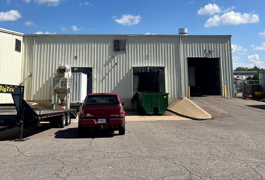 5870 E 56th Ave, Commerce City, CO à louer - Photo du bâtiment - Image 3 de 4