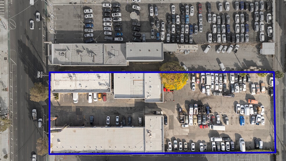 7444-7448 Reseda Blvd portfolio of 2 properties for sale on LoopNet.ca - Building Photo - Image 3 of 17