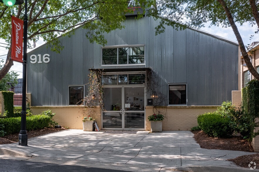 916 Joseph E Lowery Blvd NW, Atlanta, GA for lease - Building Photo - Image 1 of 12