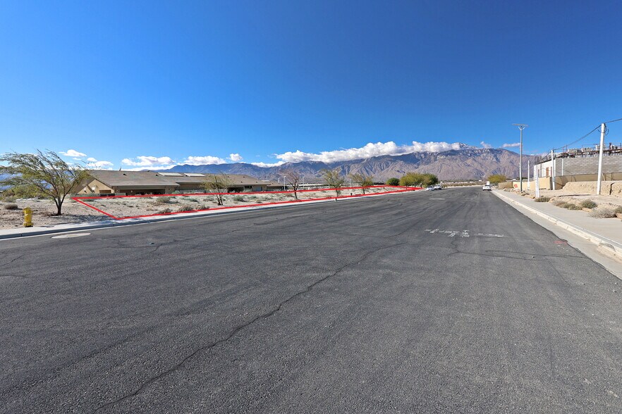 72055 Watt, Thousand Palms, CA à vendre - Photo du bâtiment - Image 3 de 7