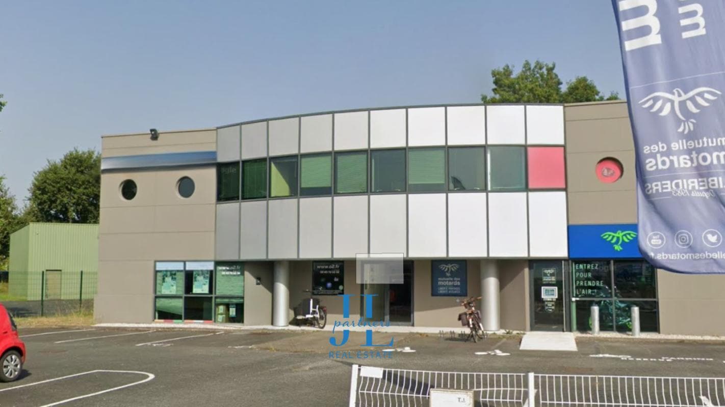 Office in Mérignac for lease Building Photo- Image 1 of 2
