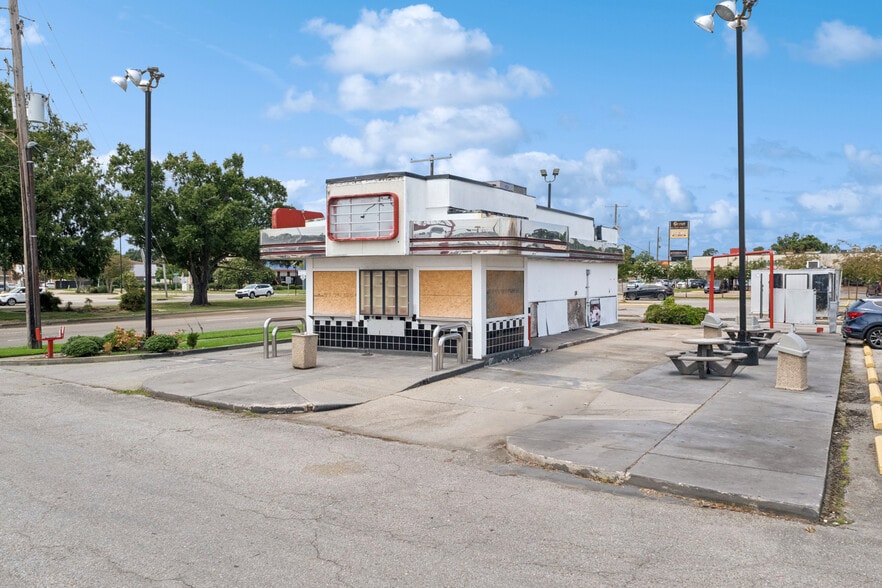 3102 Loyola Dr, Kenner, LA for lease - Building Photo - Image 3 of 11
