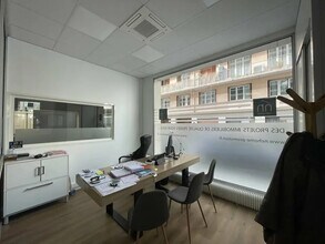 Office in Lyon for sale Interior Photo- Image 1 of 5