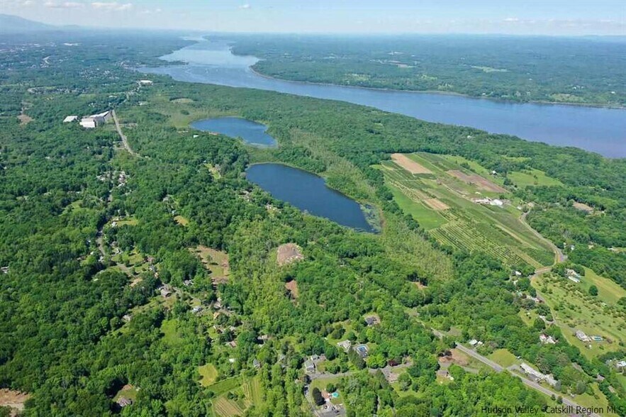 680-690 BROADWAY, Ulster Park, NY à vendre - Photo du bâtiment - Image 3 de 10