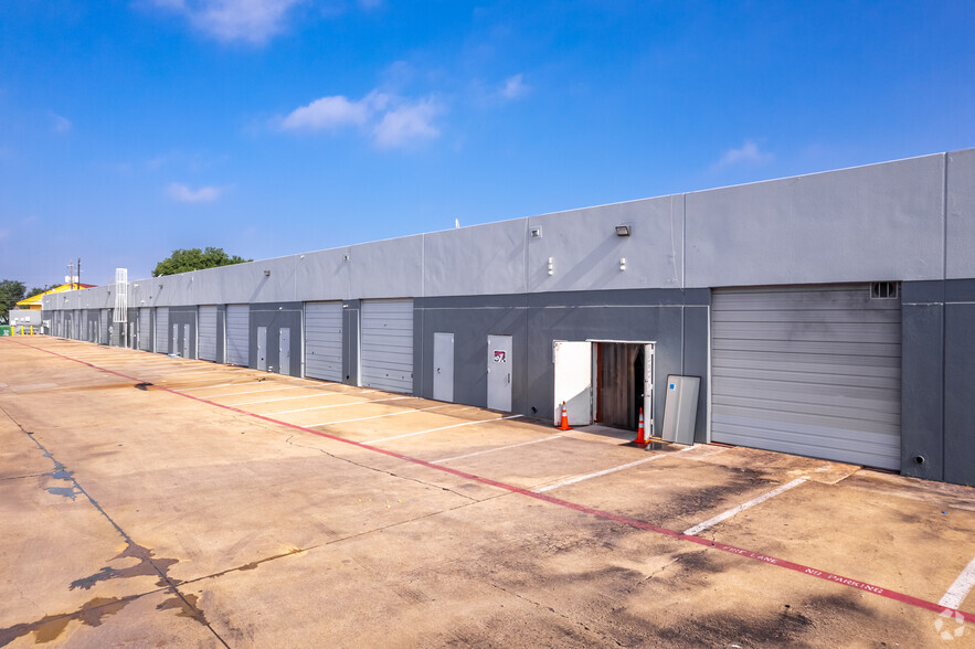 2156 W Northwest Hwy, Dallas, TX for sale - Building Photo - Image 1 of 1