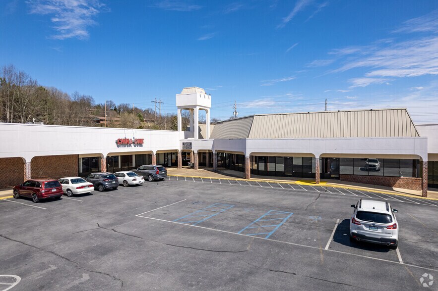 4320-4330 W Stone Dr, Kingsport, TN à louer - Photo du bâtiment - Image 2 de 6