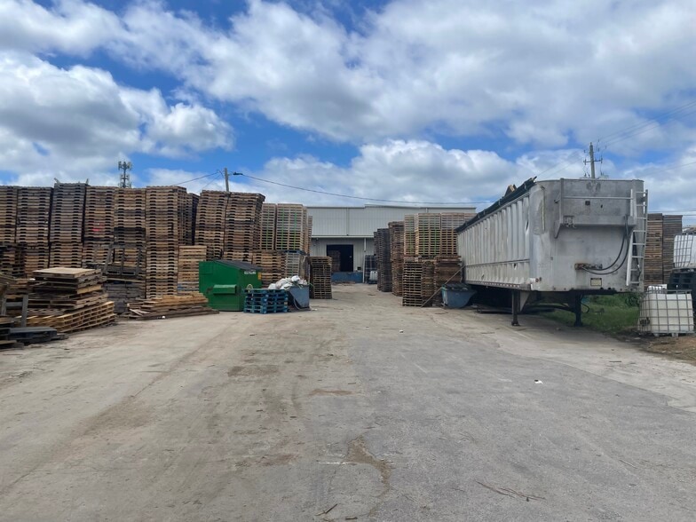 2101 42nd St NW, Winter Haven, FL for lease - Building Photo - Image 2 of 7