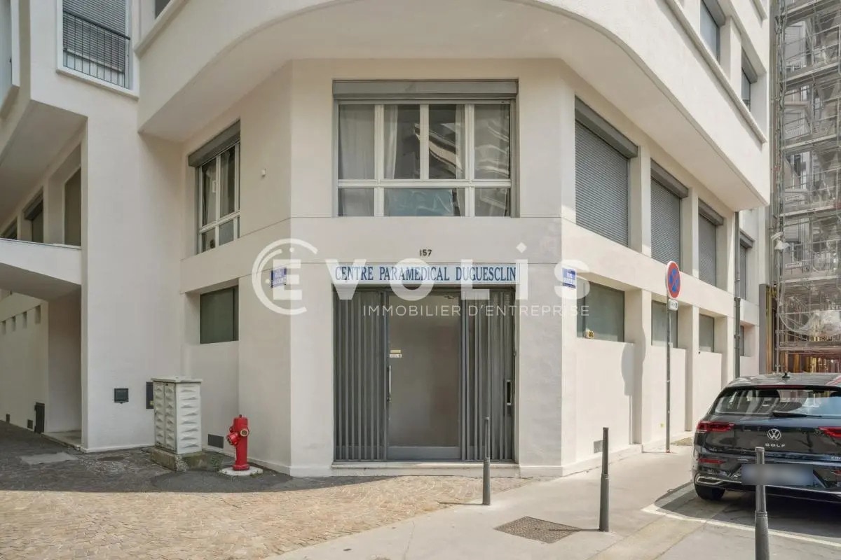 Office in Lyon for sale Building Photo- Image 1 of 15