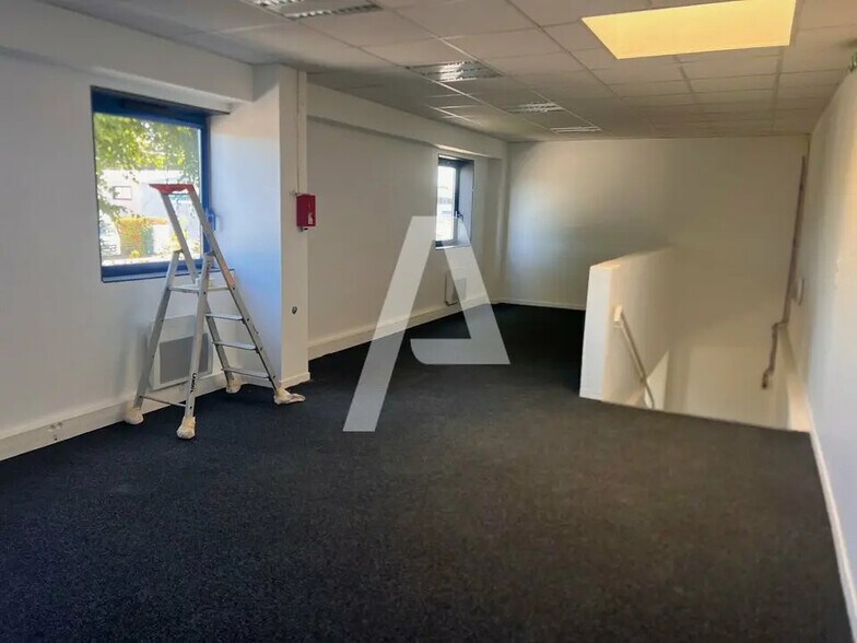 Office in Moissy-Cramayel for lease - Interior Photo - Image 3 of 5