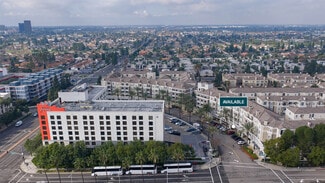 Plus de détails pour 31 E MacArthur Crescent Dr, Santa Ana, CA - Commerce de détail à louer