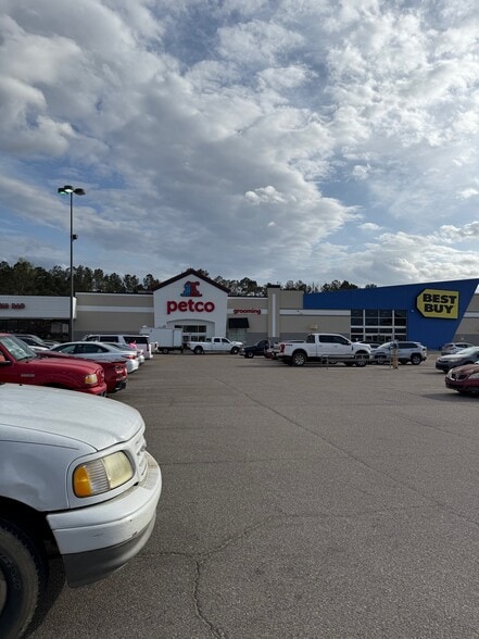 4600 Hardy St, Hattiesburg, MS for lease - Building Photo - Image 1 of 7