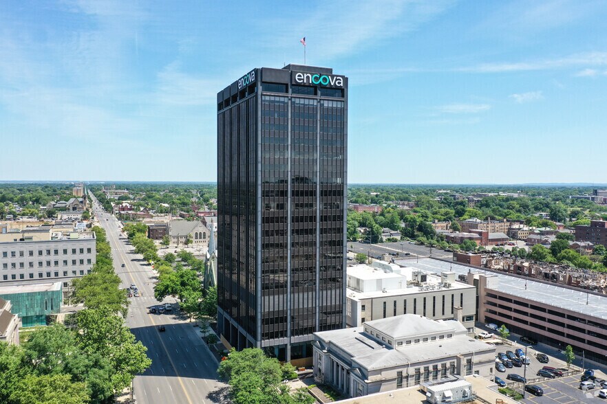 471 E Broad St, Columbus, OH à louer - Photo du bâtiment - Image 1 de 21